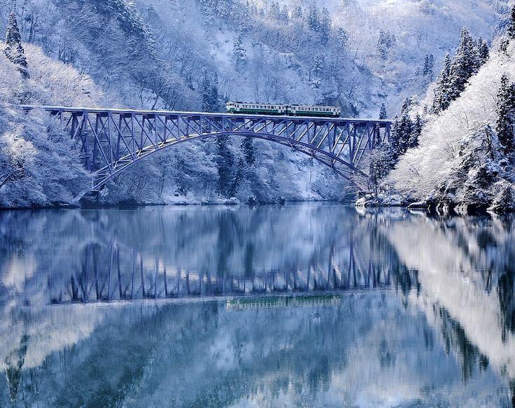 رودخانه تادامی و سواری قطار در کوه های ژاپن