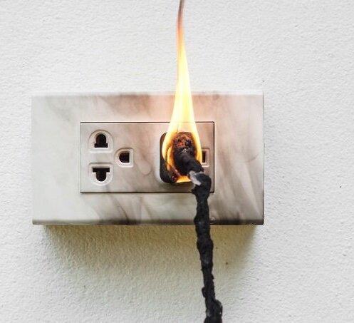 مراقب آتش سوزی ناشی از تجهیزات برق در منزل باشید
